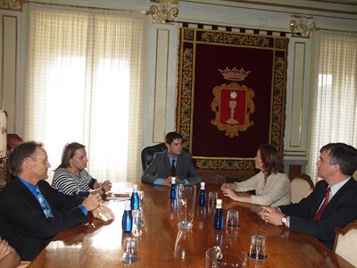 EL AYUNTAMIENTO ENTABLA CONTACTOS PARA QUE CUENCA PARTICIPE EN UNA IMPORTANTE CAMPAÑA DE PROMOCIÓN EN EE.UU.