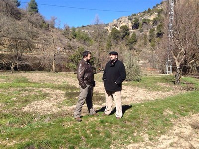 Barambio se interesa por el proyecto de huertos compartidos de la Asociación Reforesta