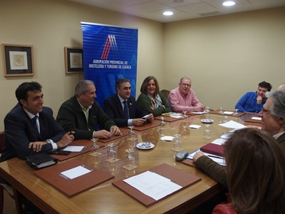 Mariscal continúa su ronda de contactos con empresarios conquenses para exponer las ventajas de colaborar con el XX Aniversario y se reúne con la Agrupación de Hostelería y Turismo 