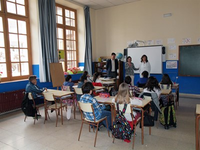 El alcalde se interesa por la forma en que los más pequeños ven la ciudad 