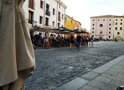 Este domingo comienza el funcionamiento pleno de la nueva Ordenación del aparcamiento y tráfico del Casco Antiguo