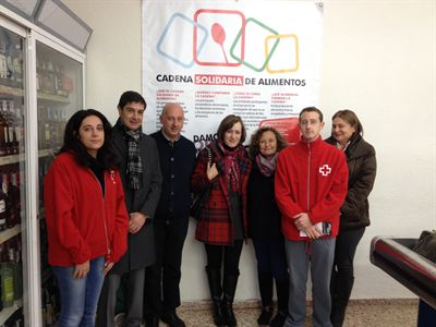 El alcalde visita el supermercado La Despensa que hoy recoge alimentos para las familias necesitadas