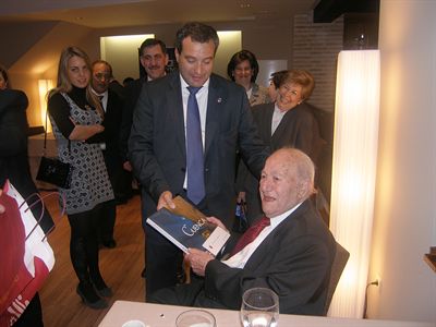 El alcalde felicita y respalda al empresario Amadeo Villar