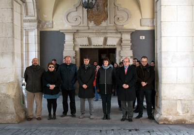 El Ayuntamiento recuerda a las víctimas del accidente aéreo de los Alpes franceses 