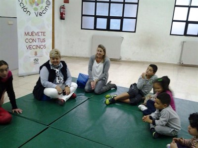 El Centro Social de San Antón acoge la primera sesión de “Cuentos con chocolate” 