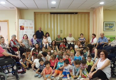 Esther Martínez asiste a la clausura del programa intergeneracional ‘Yo contigo Tú conmigo’ 