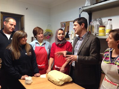 El Ayuntamiento y Cáritas favorecerán la inserción laboral y la solidaridad mediante la puesta en marcha de un horno de pan 