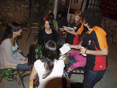 Un total de seis “conductores responsables” recibieron su tarjeta regalo con 15 euros de combustible en el primer día de campaña