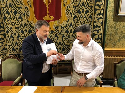 Firmado el contrato para la puesta en marcha del Restaurante Casas Colgadas