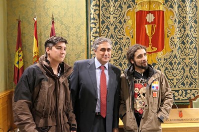 El Consistorio colaborará con el próximo documental de Santi Domínguez, que investigará el modo de vida de los cazadores-recolectores en Groenlandia