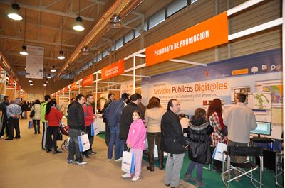 El Ayuntamiento consigue duplicar en la Feria de las Nuevas Tecnologías el número de personas inscritas en el programa Cuenca Móvil